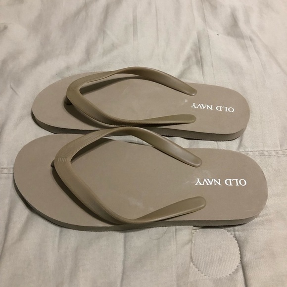 Old Navy Tan flip flops Sandals NWOT size 7/8 - Picture 4 of 6